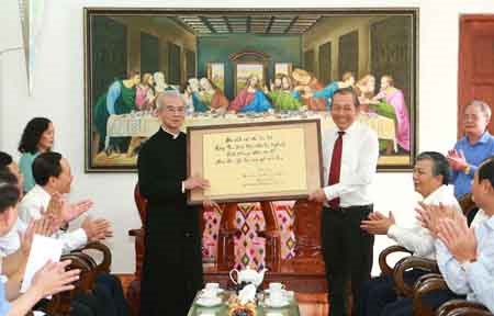Phó Thủ tướng Thường trực Chính phủ thăm đồng bào Công giáo tại Thanh Hóa - ảnh 1